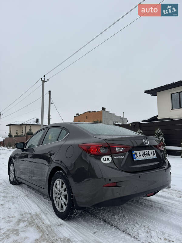 Седан Mazda 3 2015 в Софиевской Борщаговке