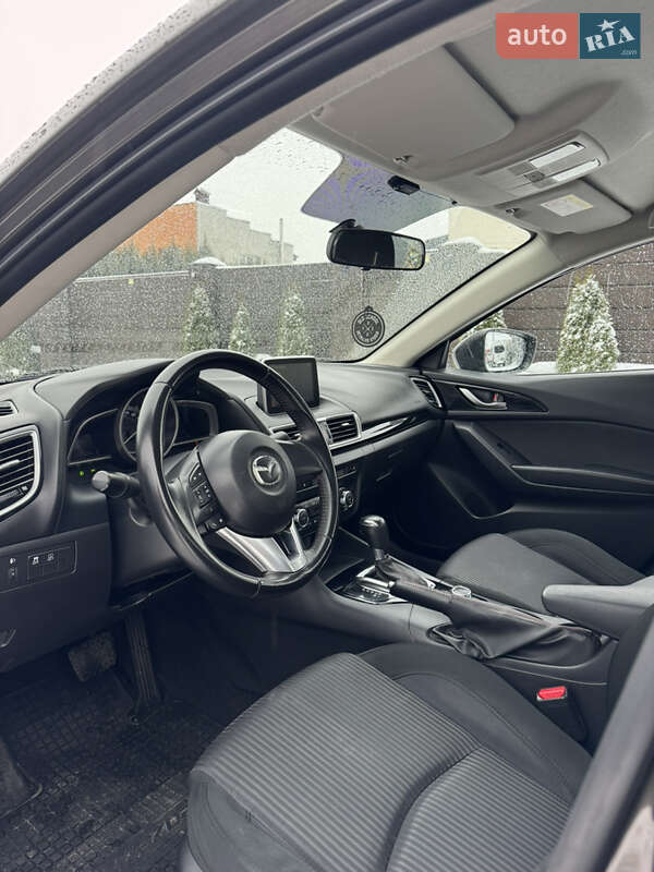 Седан Mazda 3 2015 в Софиевской Борщаговке