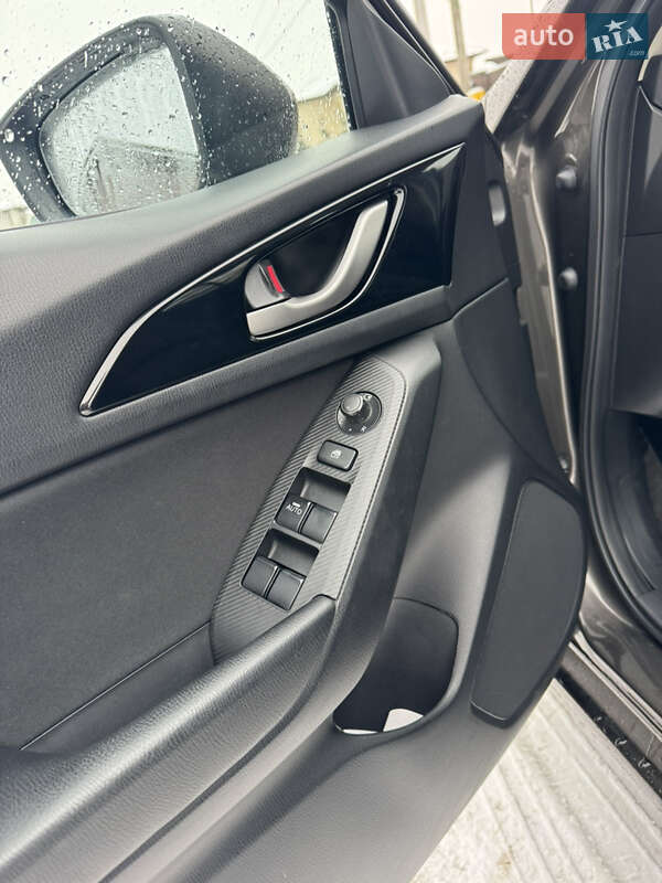 Седан Mazda 3 2015 в Софиевской Борщаговке