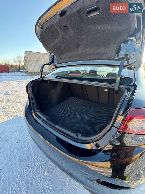Седан Mazda 3 2014 в Вараше