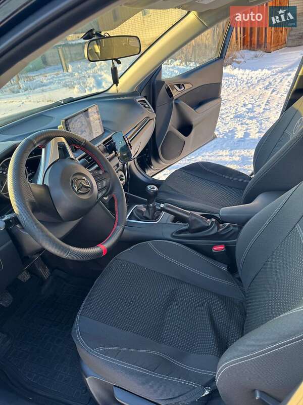 Седан Mazda 3 2014 в Вараше