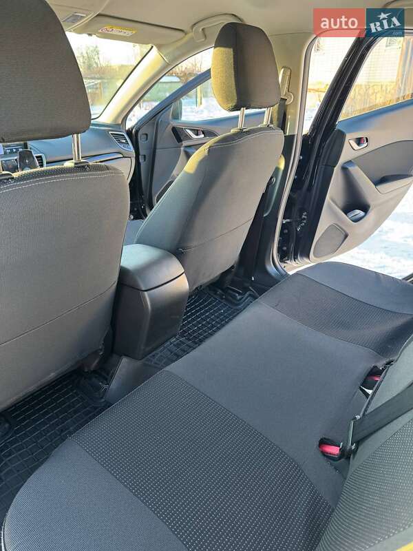 Седан Mazda 3 2014 в Вараше