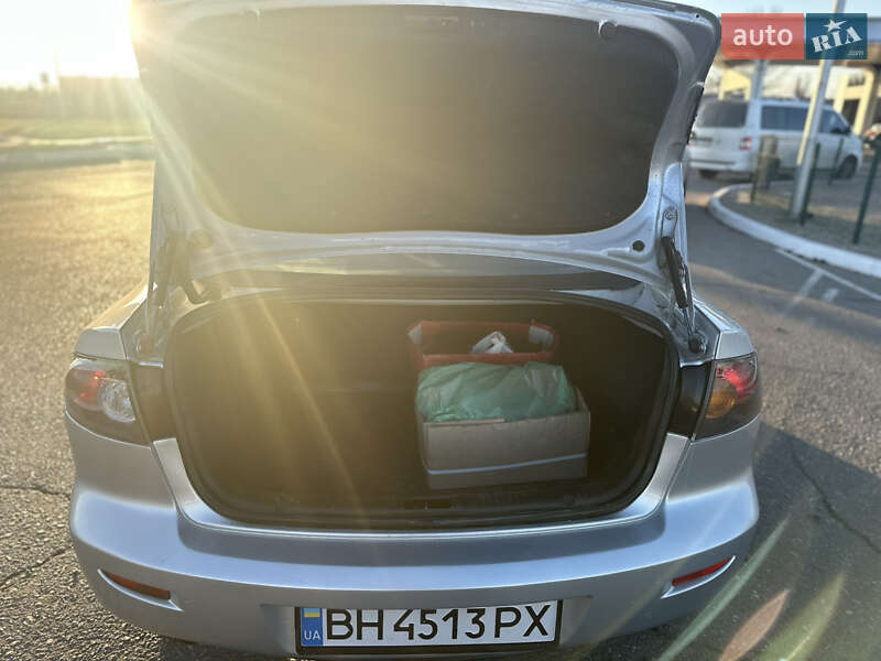 Седан Mazda 3 2005 в Одессе
