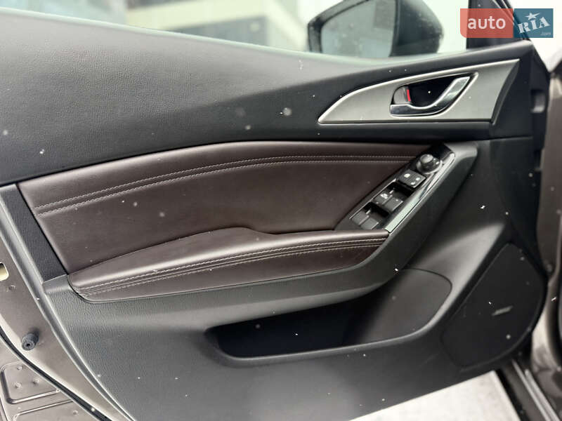 Хэтчбек Mazda 3 2017 в Киеве