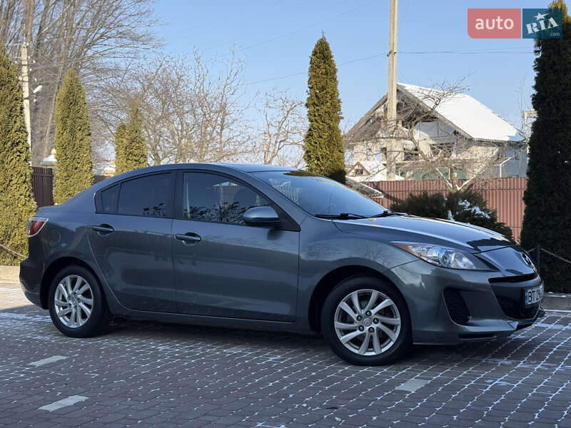 Седан Mazda 3 2011 в Косове