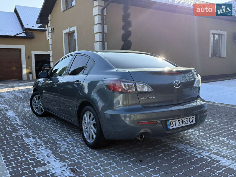 Седан Mazda 3 2011 в Косове