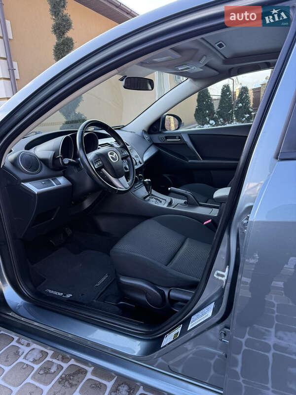 Седан Mazda 3 2011 в Косове