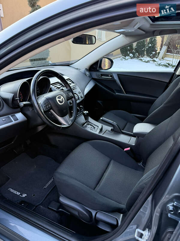 Седан Mazda 3 2011 в Косове