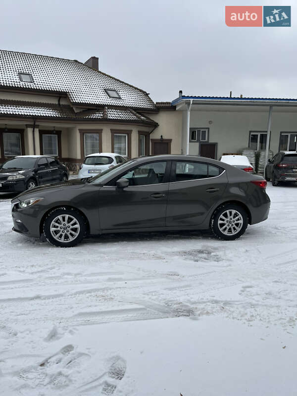 Седан Mazda 3 2016 в Ровно