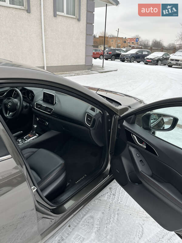 Седан Mazda 3 2016 в Ровно