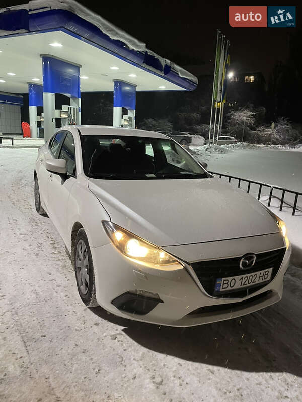 Седан Mazda 3 2015 в Киеве