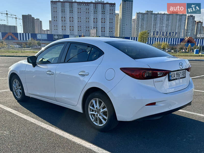 Седан Mazda 3 2017 в Киеве