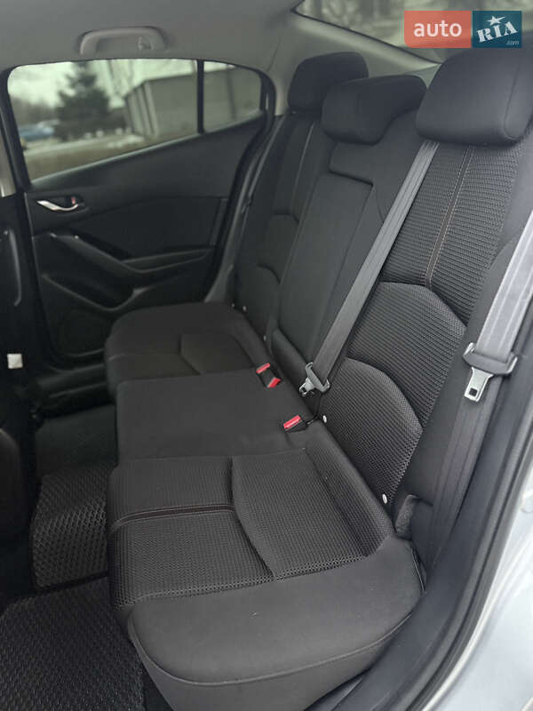 Седан Mazda 3 2018 в Івано-Франківську