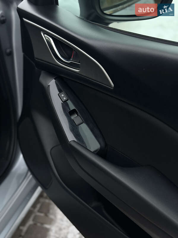 Седан Mazda 3 2018 в Івано-Франківську