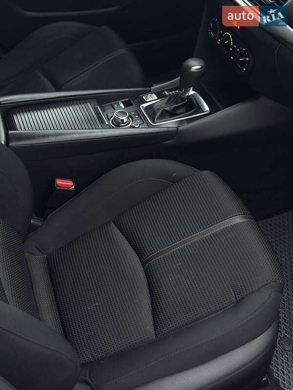 Седан Mazda 3 2018 в Івано-Франківську