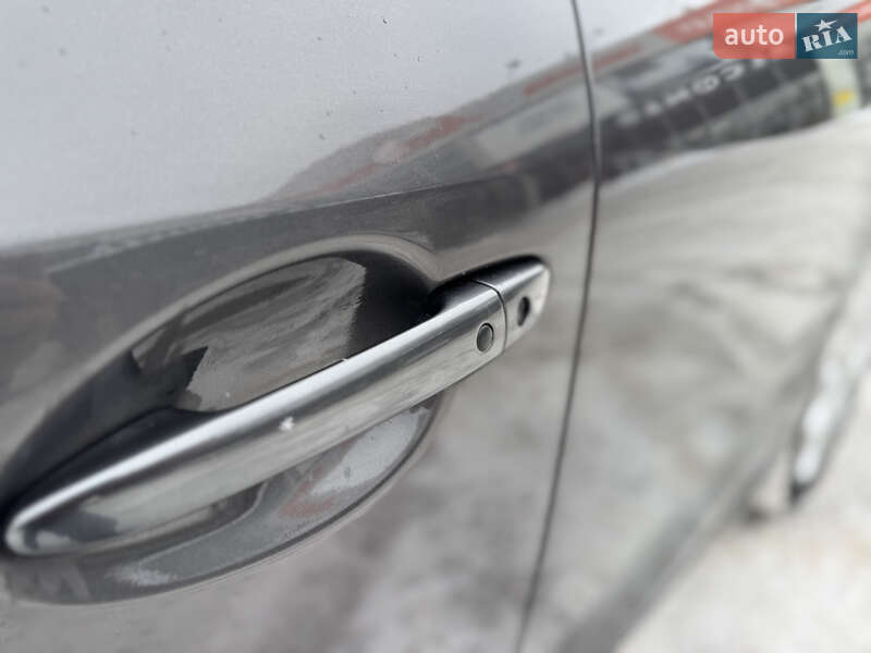 Седан Mazda 3 2018 в Днепре