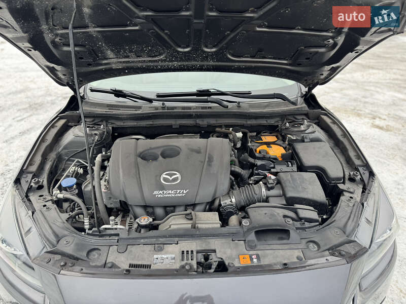 Седан Mazda 3 2018 в Днепре