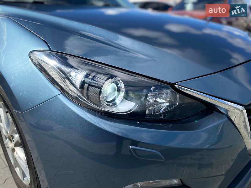 Седан Mazda 3 2014 в Киеве