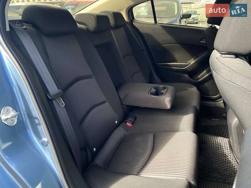 Седан Mazda 3 2014 в Киеве