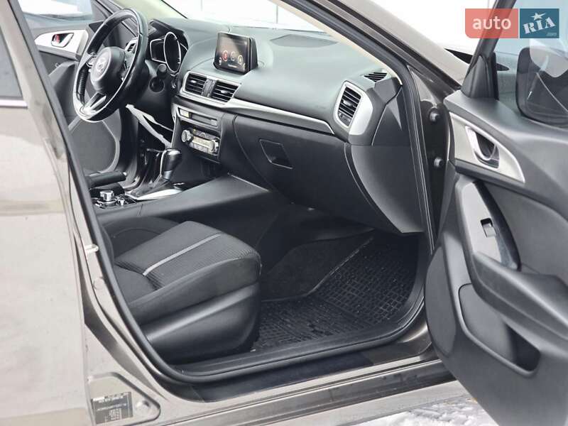 Седан Mazda 3 2017 в Харкові