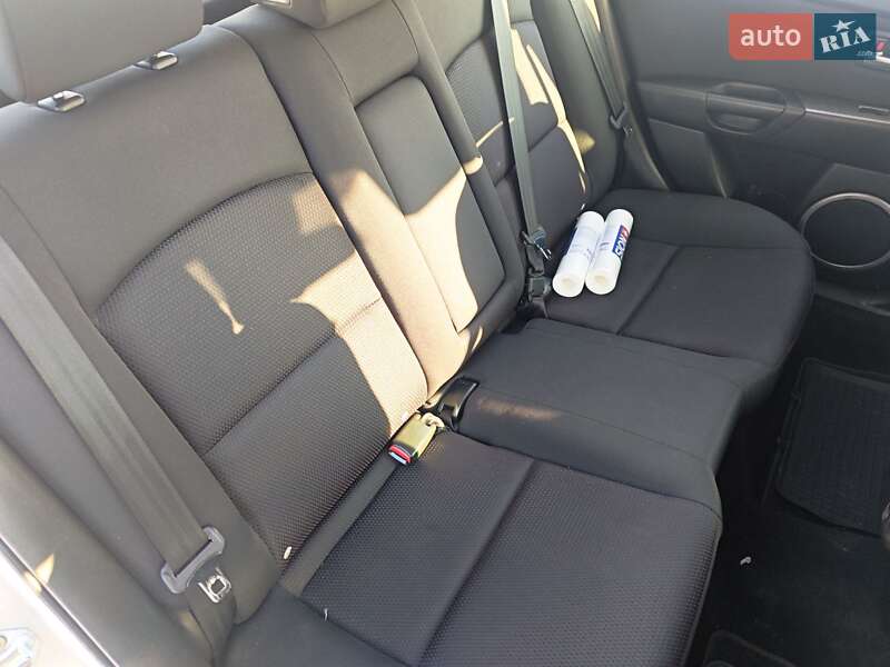 Хэтчбек Mazda 3 2006 в Сарнах