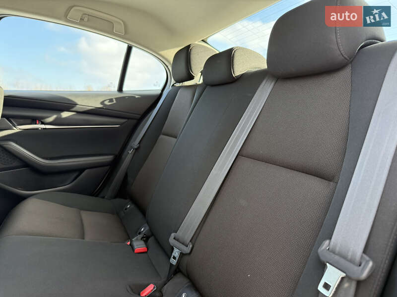 Седан Mazda 3 2019 в Киеве