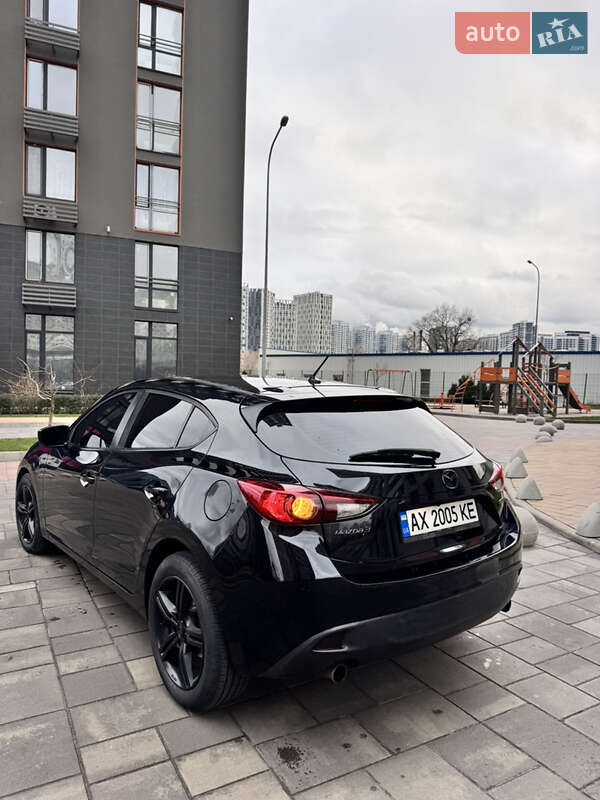 Хэтчбек Mazda 3 2015 в Черновцах