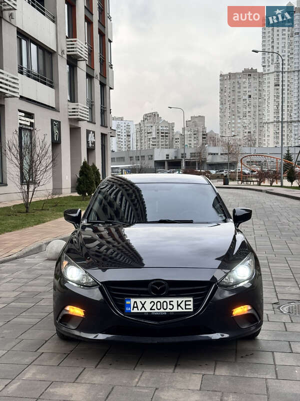 Хэтчбек Mazda 3 2015 в Черновцах