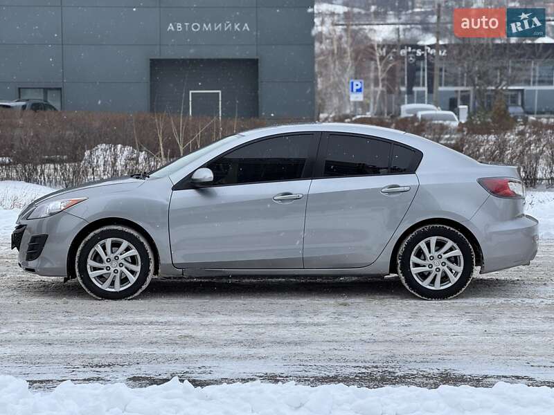 Седан Mazda 3 2012 в Дніпрі