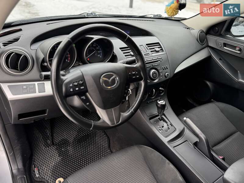 Седан Mazda 3 2012 в Дніпрі