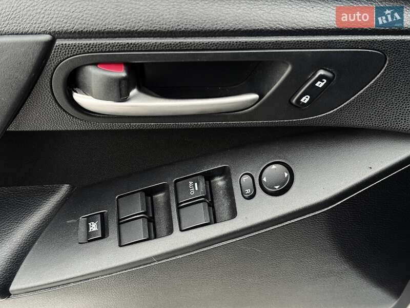 Седан Mazda 3 2012 в Дніпрі