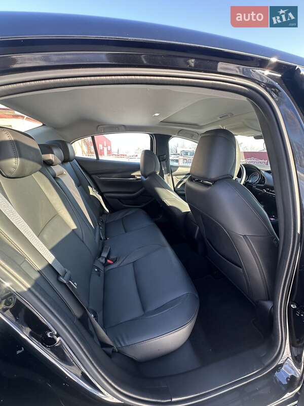 Седан Mazda 3 2023 в Вишневом