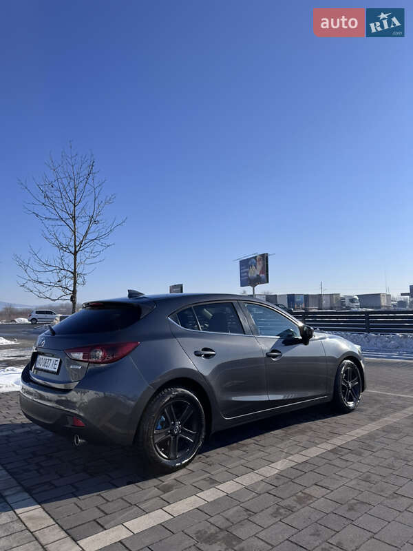 Хэтчбек Mazda 3 2015 в Мукачево