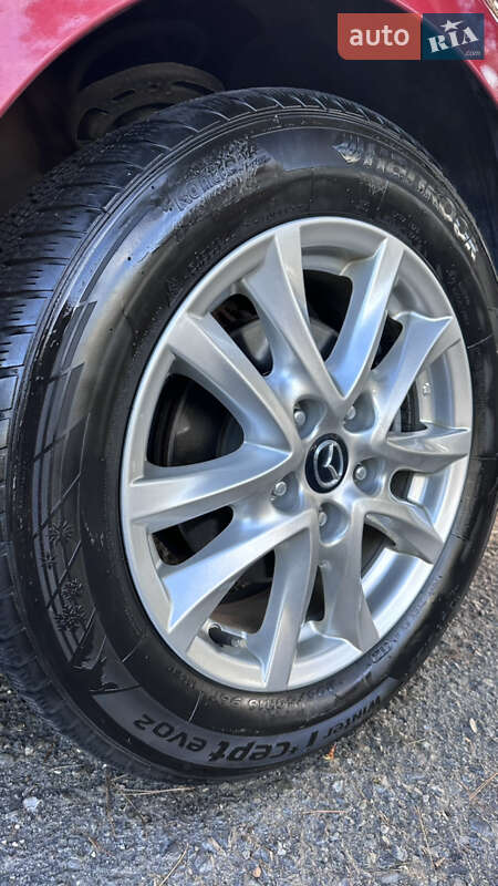 Седан Mazda 3 2015 в Ивано-Франковске
