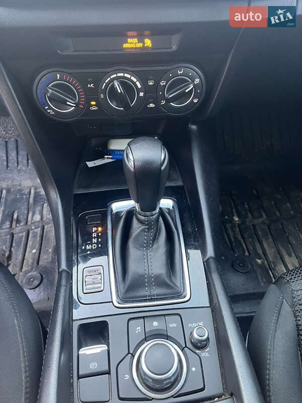 Седан Mazda 3 2017 в Коломые