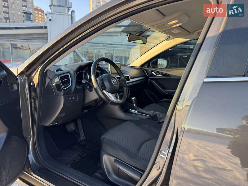 Седан Mazda 3 2016 в Киеве