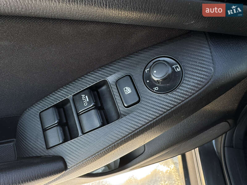 Седан Mazda 3 2016 в Киеве