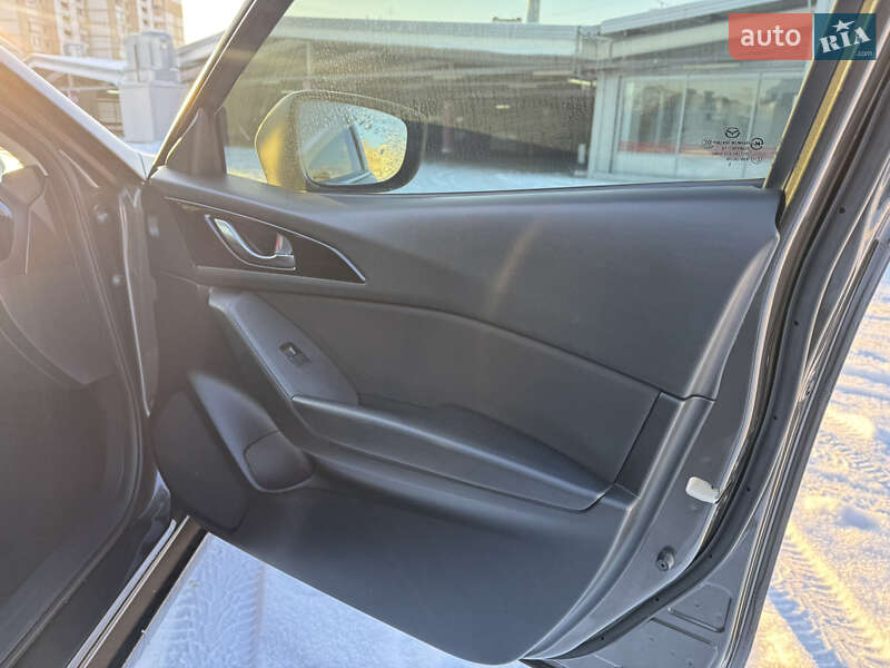 Седан Mazda 3 2016 в Киеве