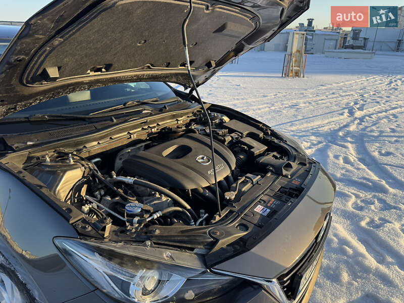 Седан Mazda 3 2016 в Киеве