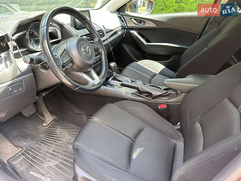Седан Mazda 3 2017 в Киеве