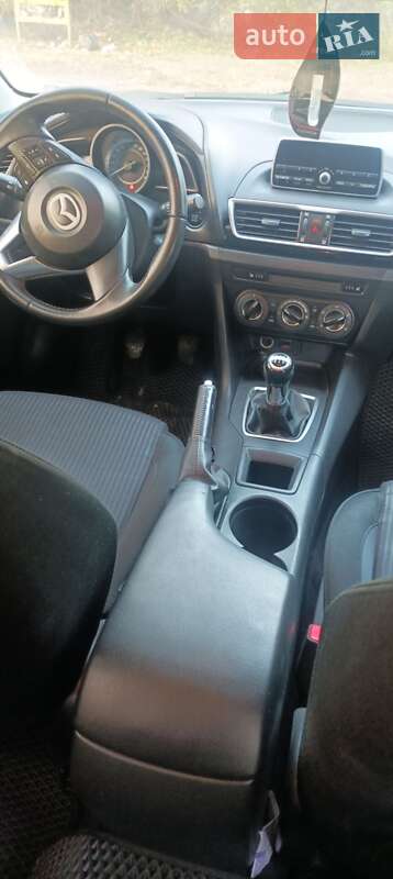 Седан Mazda 3 2015 в Павлограде