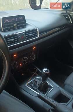 Седан Mazda 3 2015 в Павлограде