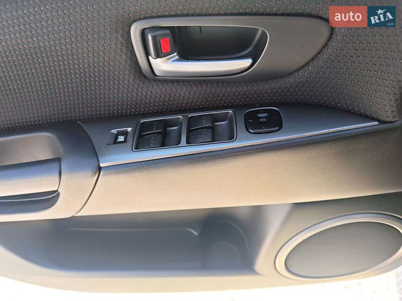 Хетчбек Mazda 3 2006 в Сарнах