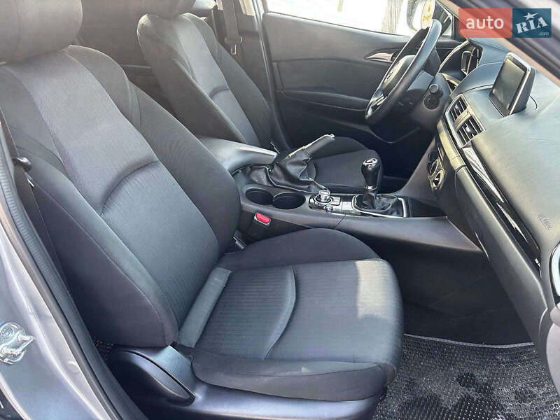 Седан Mazda 3 2016 в Запоріжжі