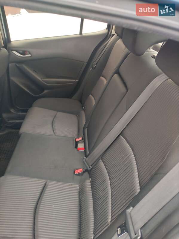 Седан Mazda 3 2016 в Черкасах