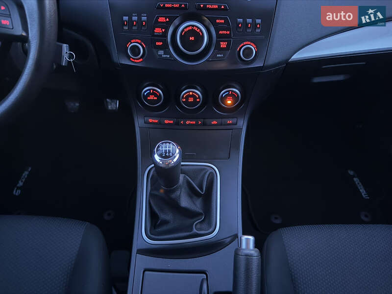 Хетчбек Mazda 3 2013 в Дніпрі