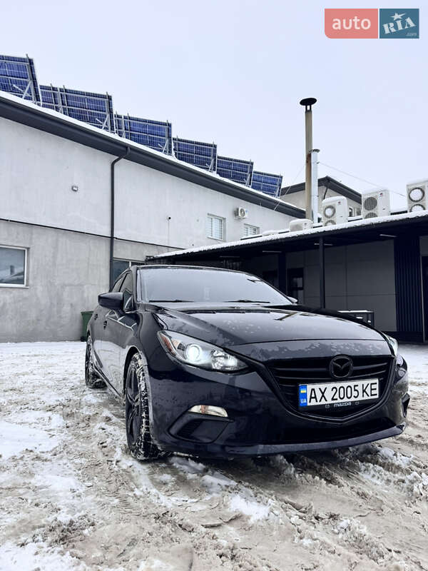 Хетчбек Mazda 3 2015 в Чернівцях