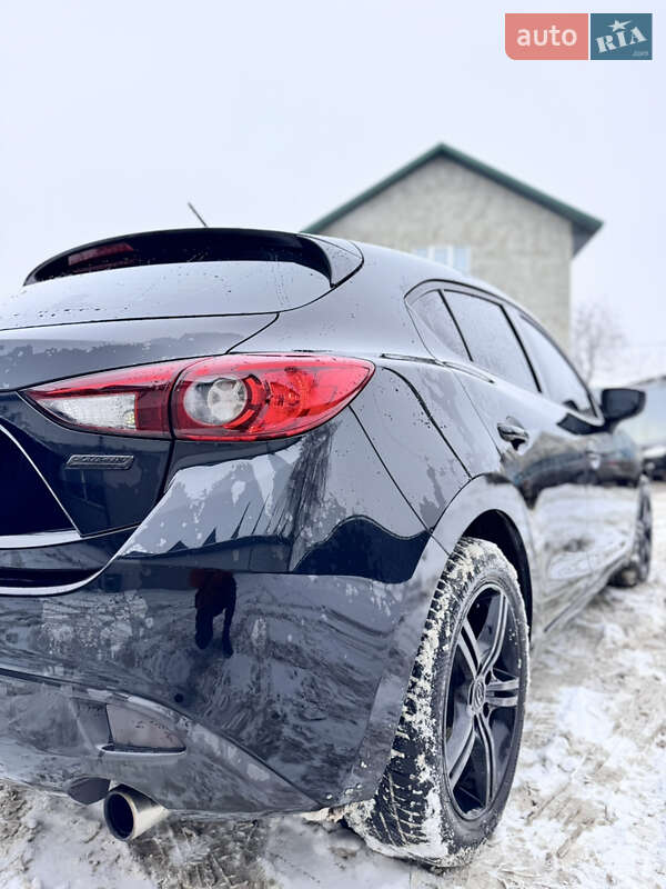 Хетчбек Mazda 3 2015 в Чернівцях
