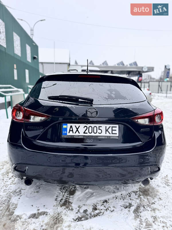 Хетчбек Mazda 3 2015 в Чернівцях