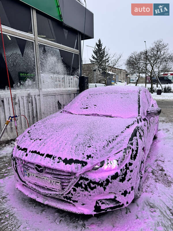 Хетчбек Mazda 3 2015 в Чернівцях